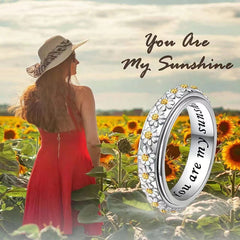 Dual-Tone Daisy Spin Ring