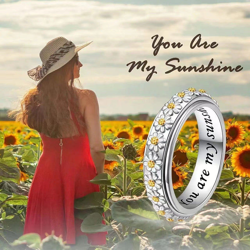 Dual-Tone Daisy Spin Ring